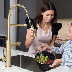 High-end luxury brass kitchen Tap magnetic suction design single-handle cold & hot dual-control 2-function kitchen island Tap